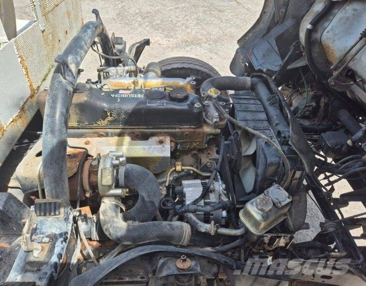 Mitsubishi CANTER شاحنات لوادر