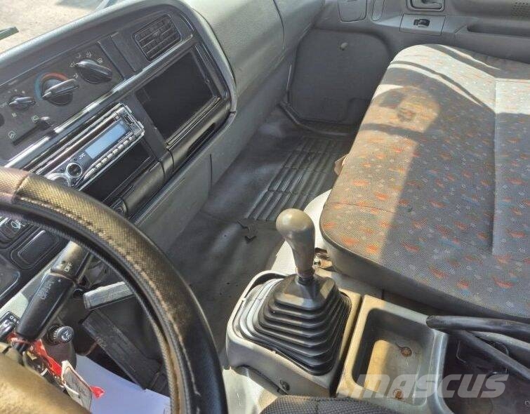 Mitsubishi CANTER شاحنات لوادر