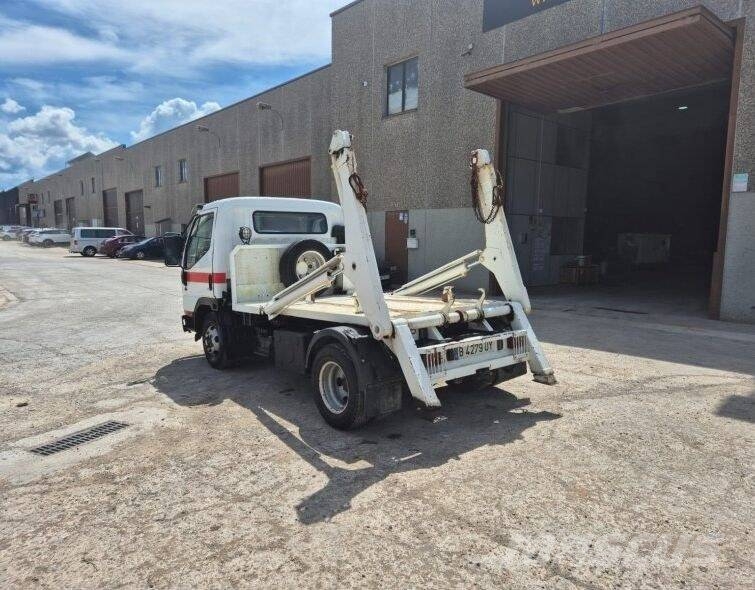 Mitsubishi CANTER شاحنات لوادر