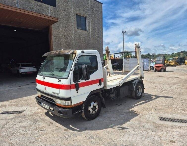 Mitsubishi CANTER شاحنات لوادر