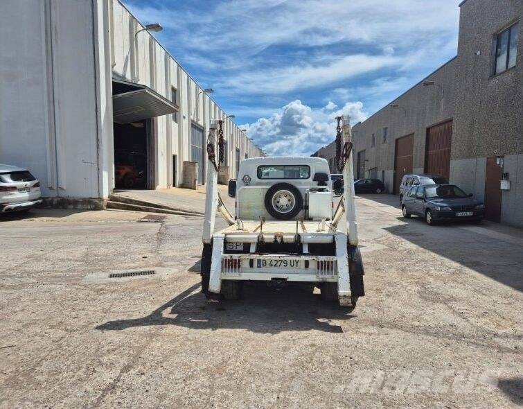 Mitsubishi CANTER شاحنات لوادر