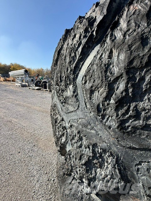Volvo L 220 F USED WHEEL COMPLET 4 PCS 29.5-25 Gume, kolesa in platišča