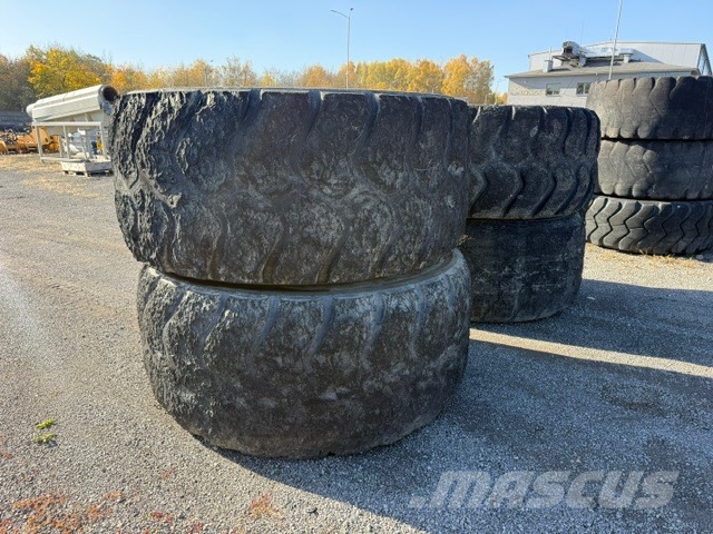 Volvo L 220 F USED WHEEL COMPLET 4 PCS 29.5-25 Gume, kolesa in platišča