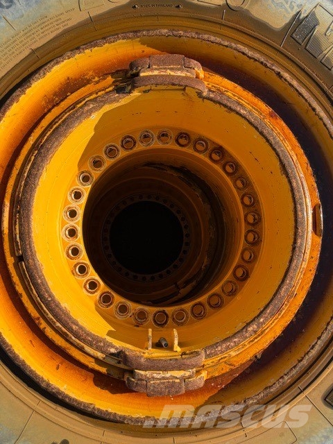 Volvo L 220 F USED WHEEL COMPLET 4 PCS 29.5-25 Gume, kolesa in platišča