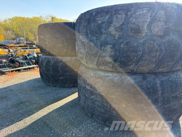 Volvo L 220 F USED WHEEL COMPLET 4 PCS 29.5-25 Gume, kolesa in platišča
