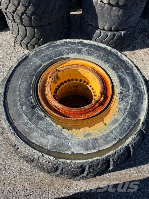 Volvo L 220 F USED WHEEL COMPLET 4 PCS 29.5-25 Gume, kolesa in platišča