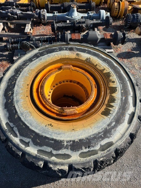 Volvo L 220 F USED WHEEL COMPLET 4 PCS 29.5-25 Gume, kolesa in platišča