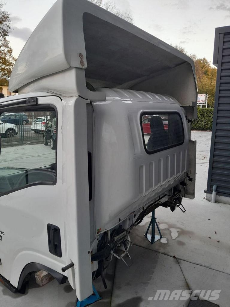 Isuzu WIDE 2040mm NPR NQR RH DRIVE 2008 -> EURO 5 EURO 6 Vezetőfülke és belső tartozékok