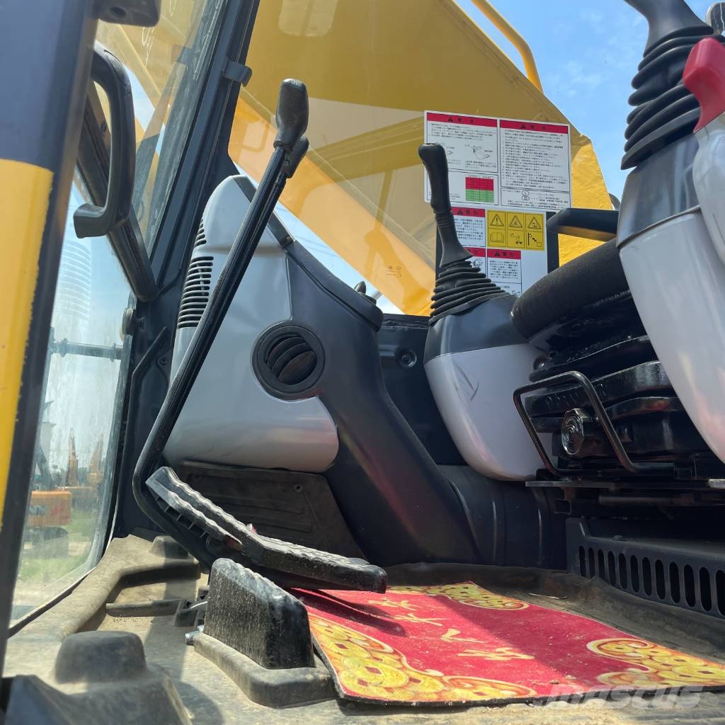 Komatsu PC 220-8 Гусеничні екскаватори