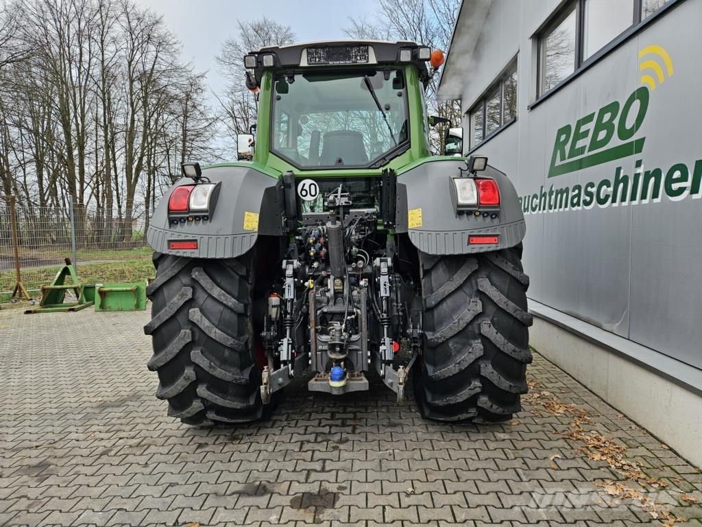 Fendt 824 VARIO PROFI PLUS Tractors