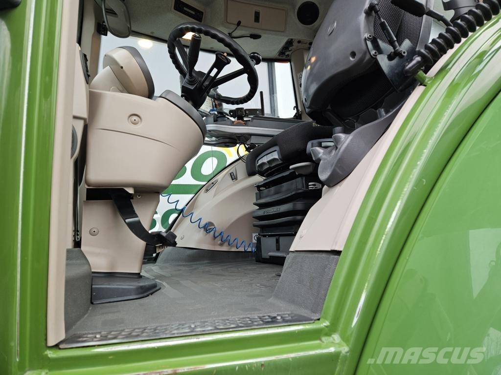 Fendt 824 VARIO PROFI PLUS Tractors