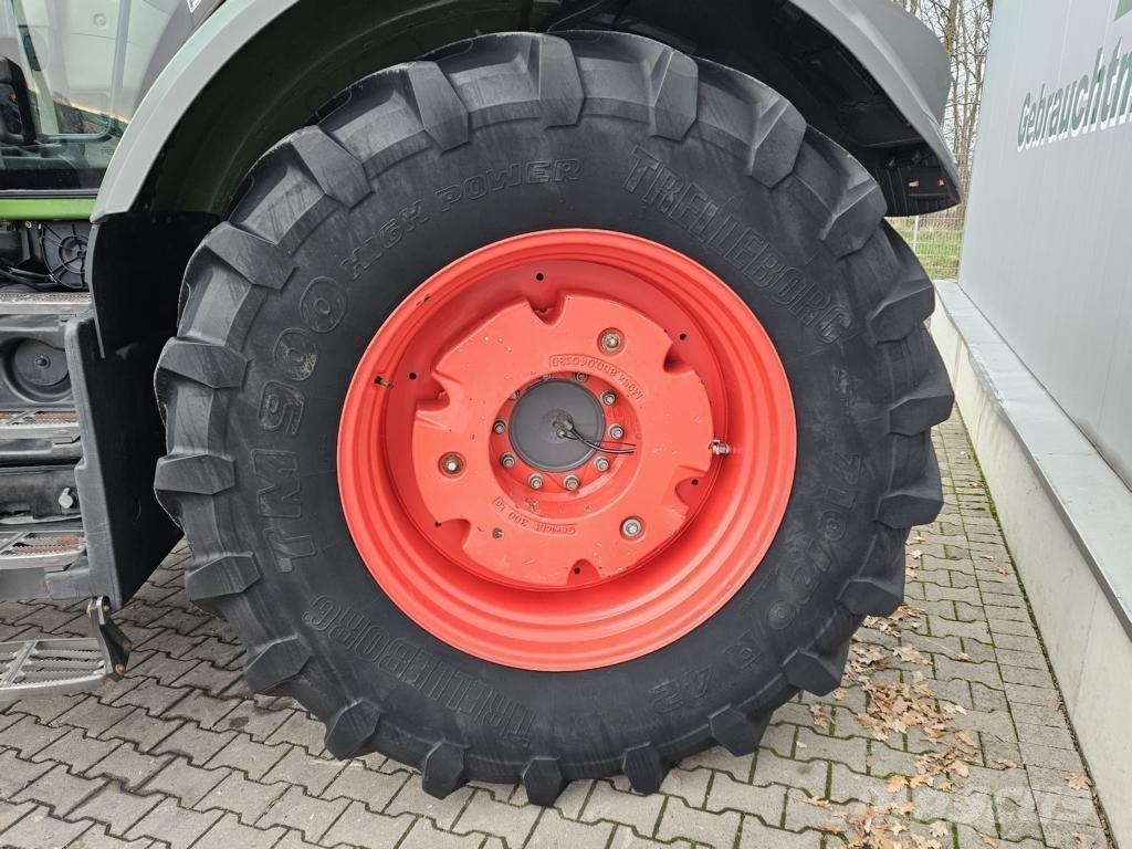 Fendt 824 VARIO PROFI PLUS Tractors