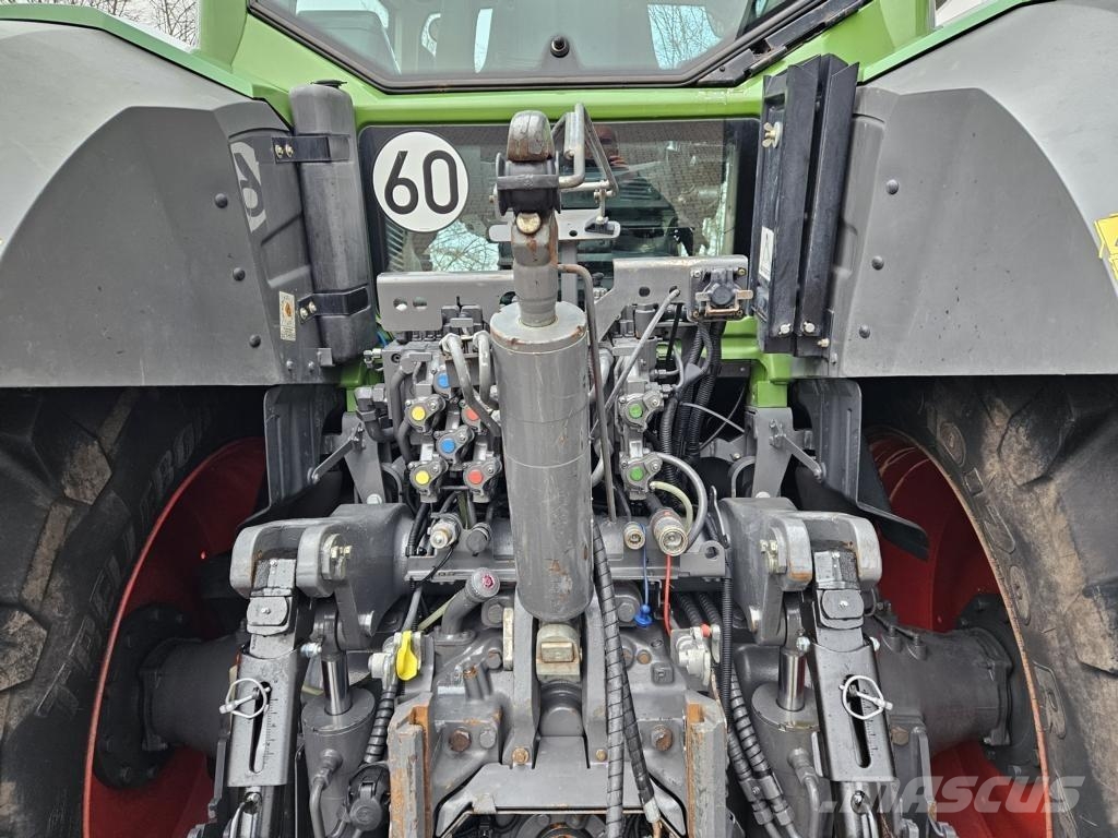 Fendt 824 VARIO PROFI PLUS Tractors