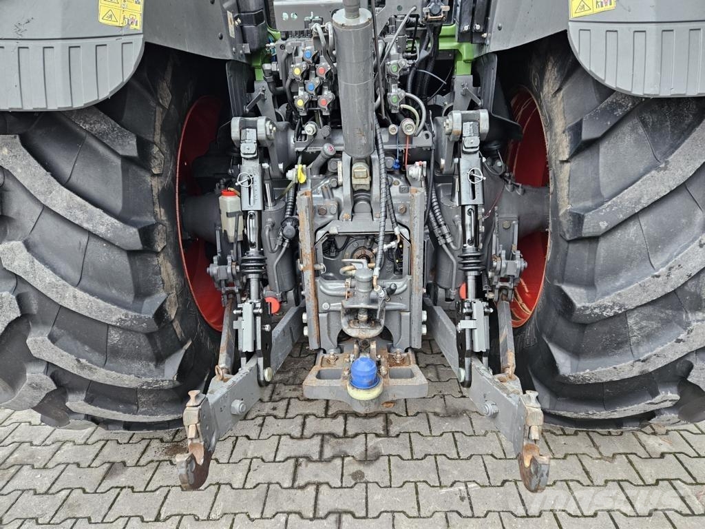 Fendt 824 VARIO PROFI PLUS Tractors