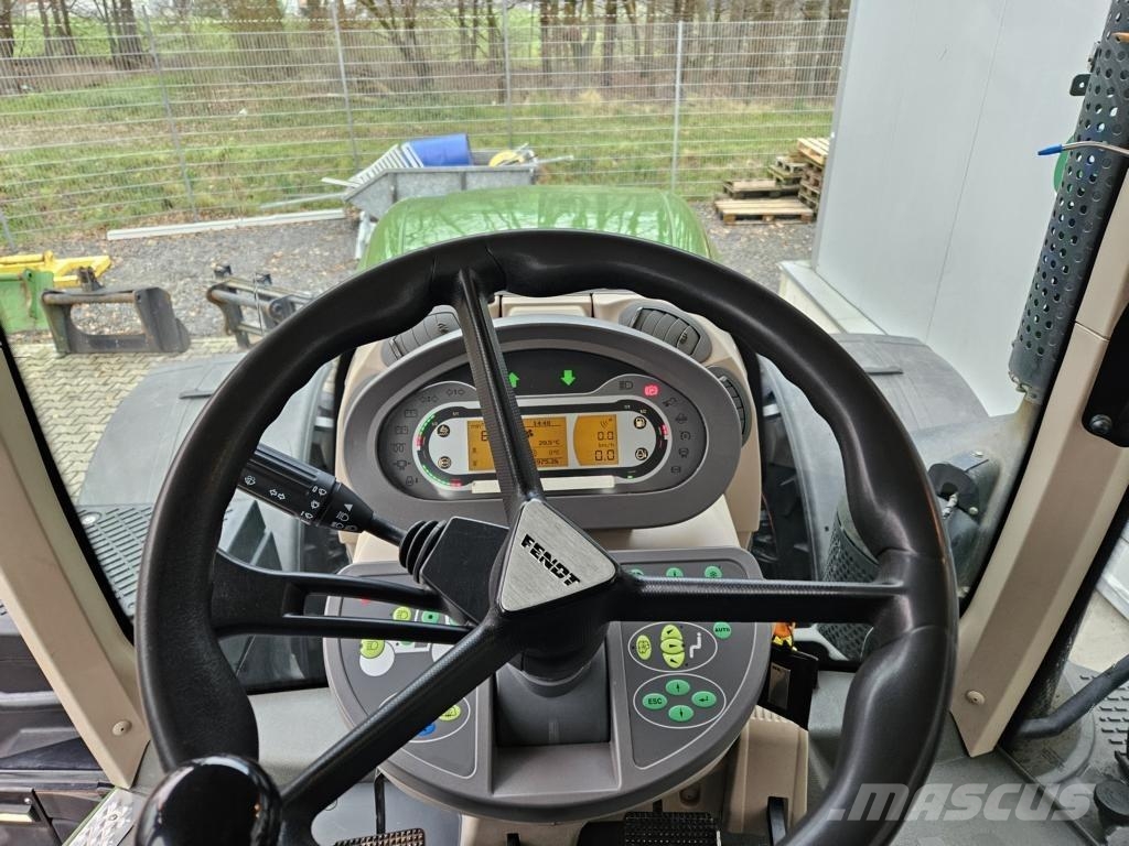 Fendt 824 VARIO PROFI PLUS Tractors