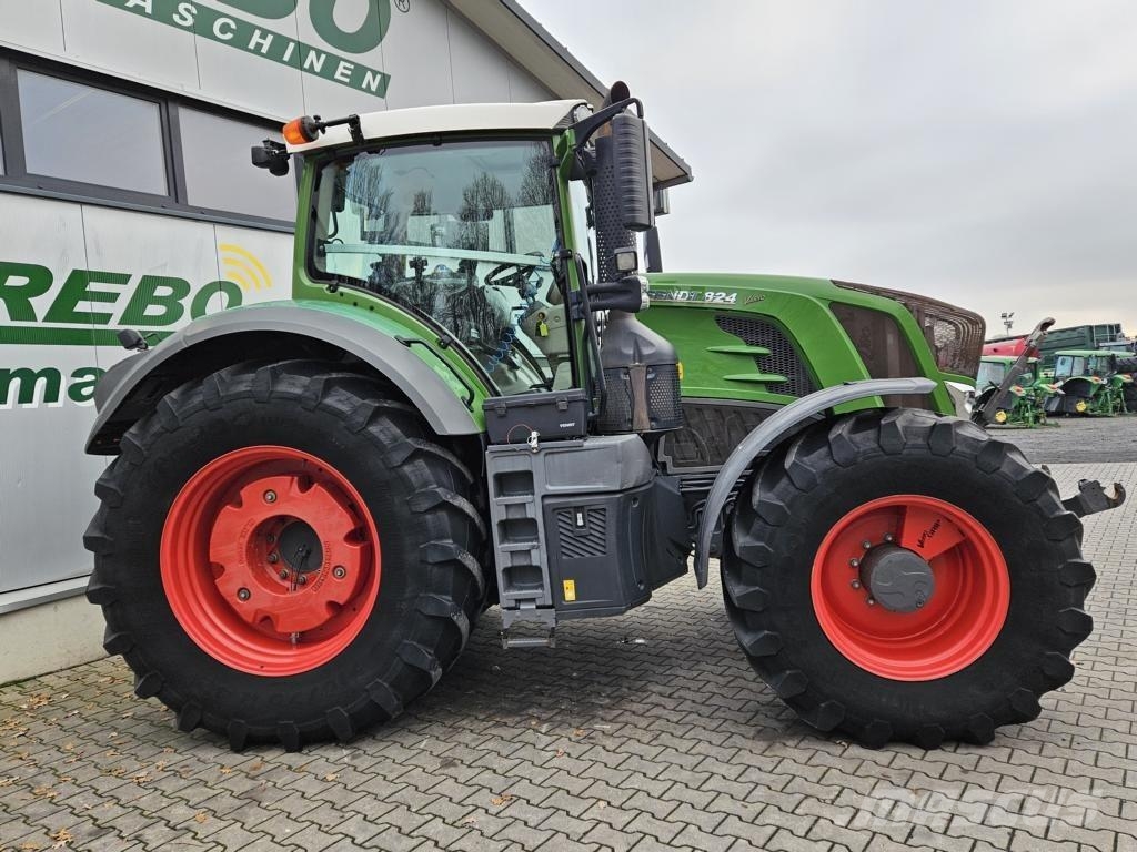 Fendt 824 VARIO PROFI PLUS Tractors