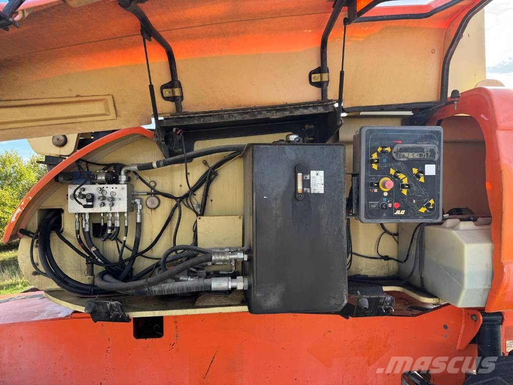 JLG 860 SJ Articulated boom lifts