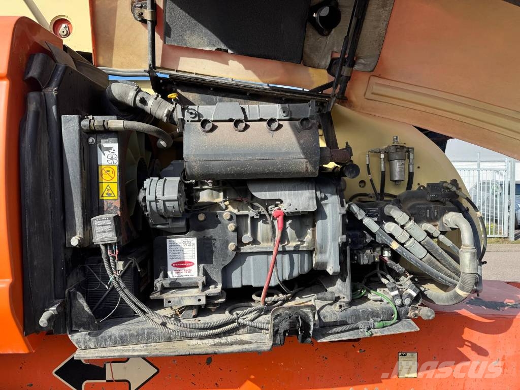 JLG 860 SJ Articulated boom lifts