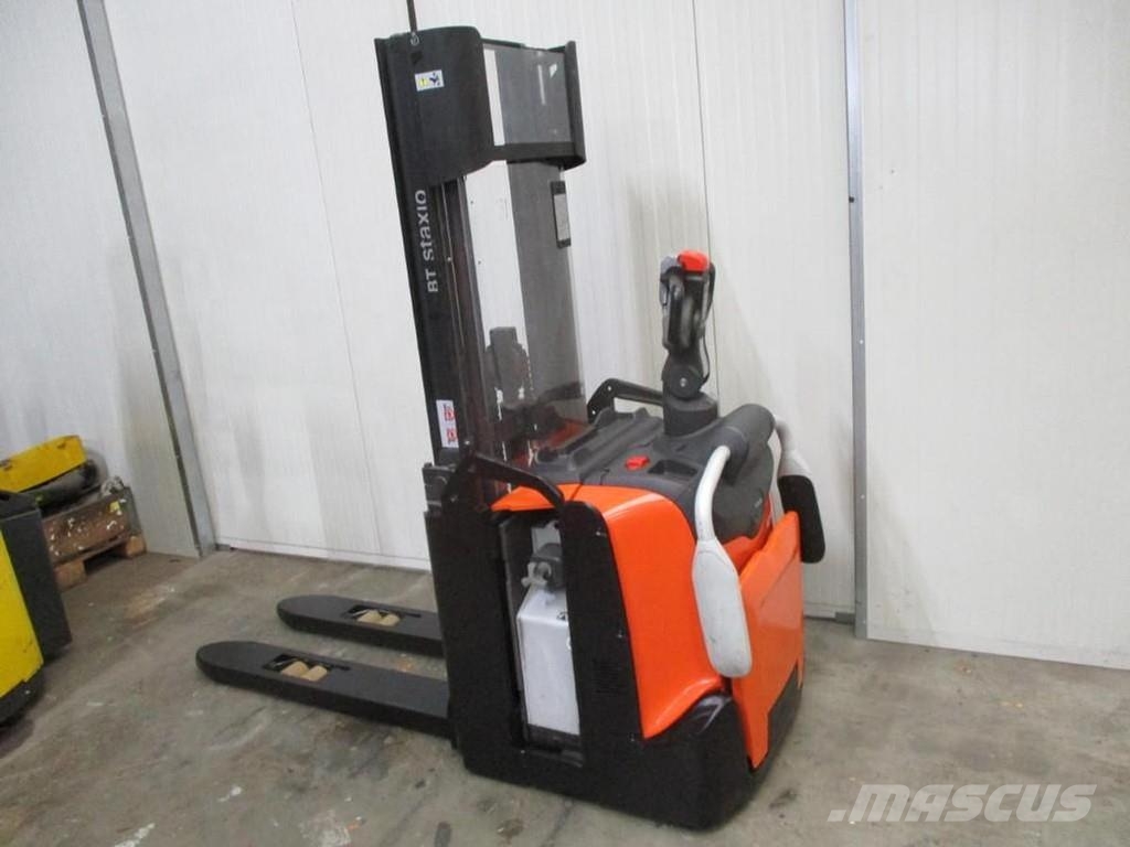 Toyota SPE120 Lavansiirtotrukit ajotasolla