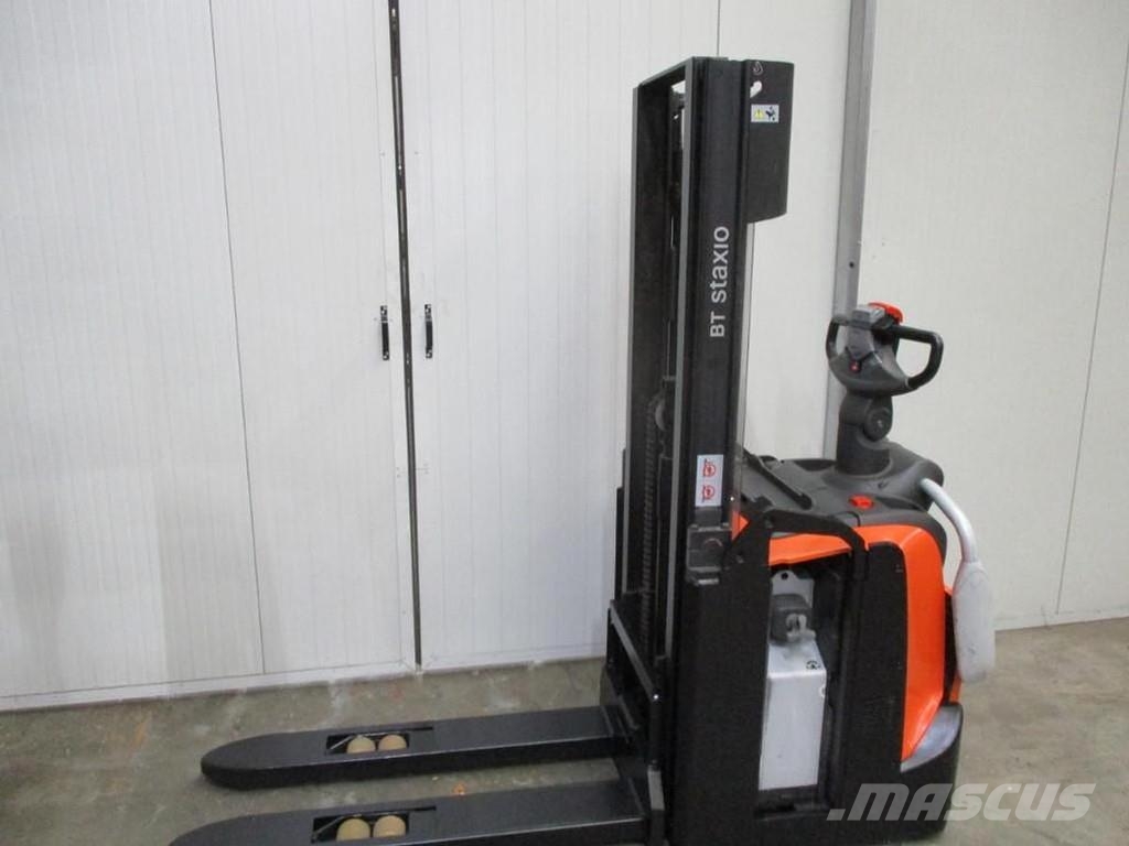 Toyota SPE120 Lavansiirtotrukit ajotasolla