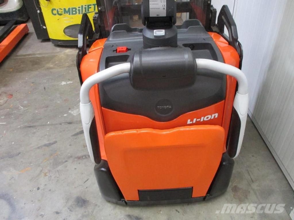 Toyota SPE120 Lavansiirtotrukit ajotasolla