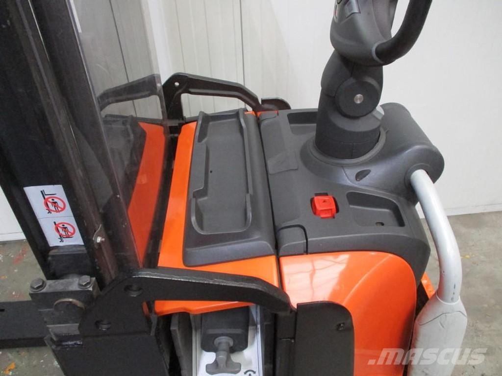 Toyota SPE120 Lavansiirtotrukit ajotasolla