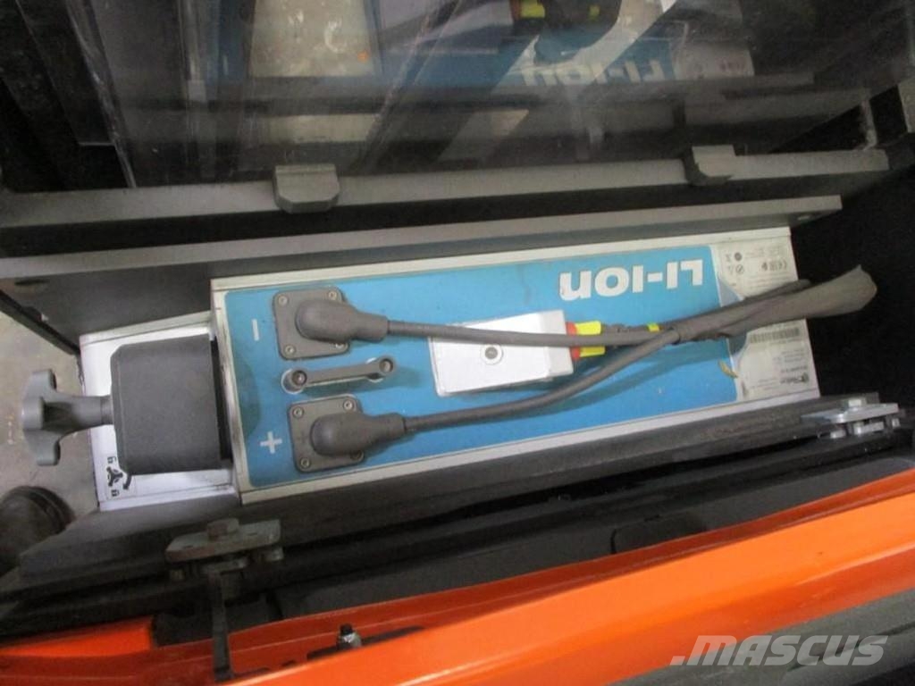 Toyota SPE120 Lavansiirtotrukit ajotasolla