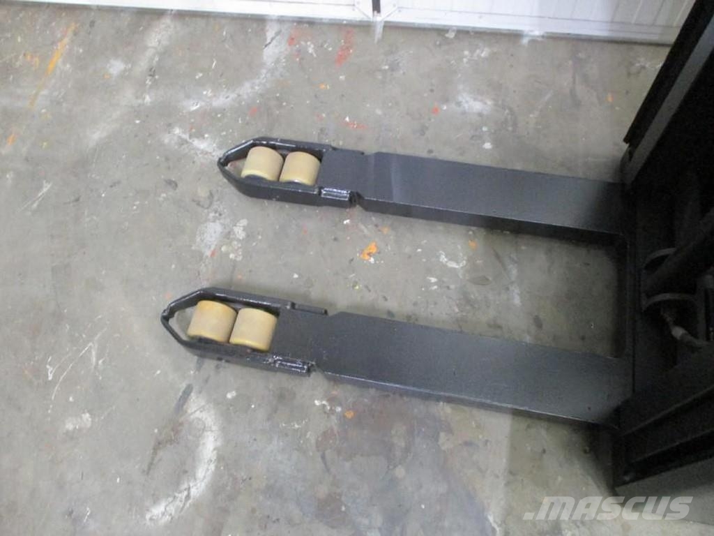 Toyota SPE120 Lavansiirtotrukit ajotasolla