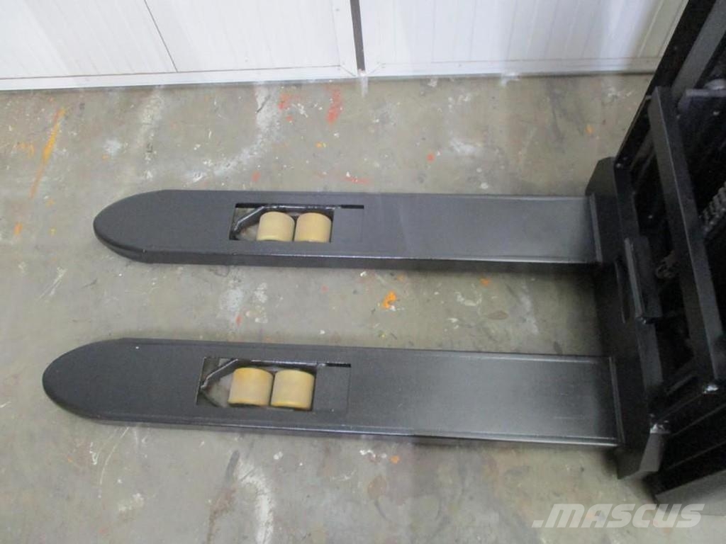 Toyota SPE120 Lavansiirtotrukit ajotasolla