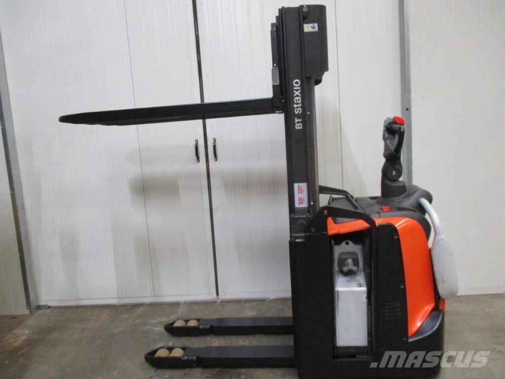 Toyota SPE120 Lavansiirtotrukit ajotasolla