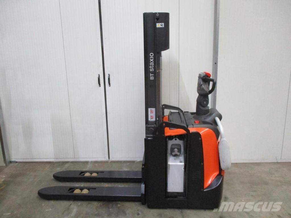 Toyota SPE120 Lavansiirtotrukit ajotasolla