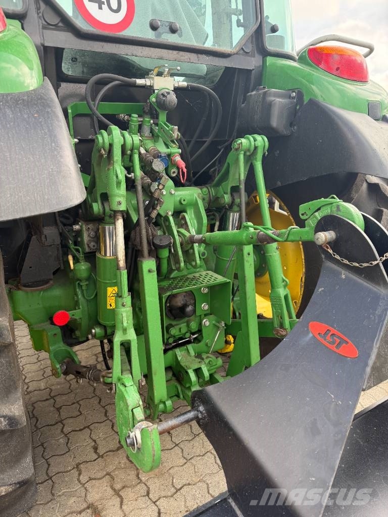 John Deere 5100 R Traktoren