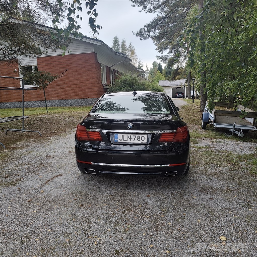 BMW 740d xDRIVE Sedan (AA) Carros
