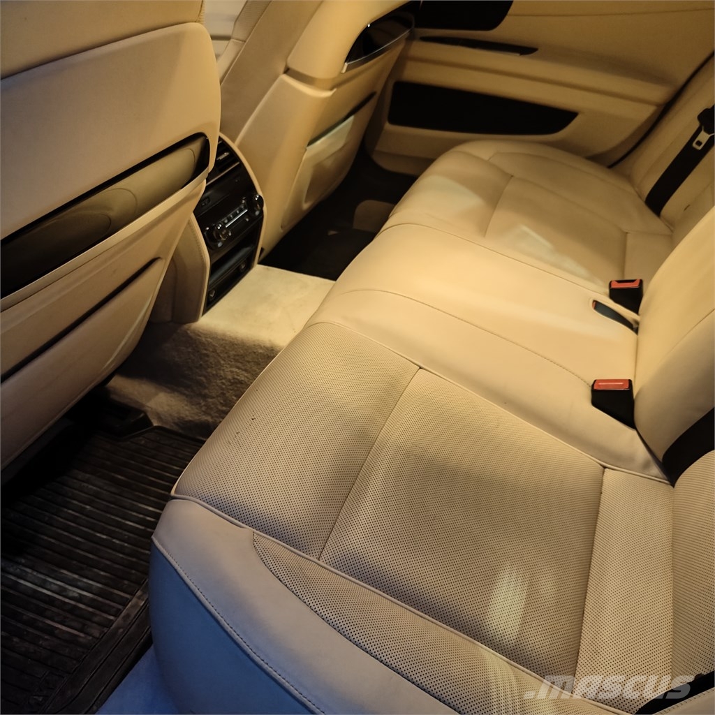 BMW 740d xDRIVE Sedan (AA) Carros