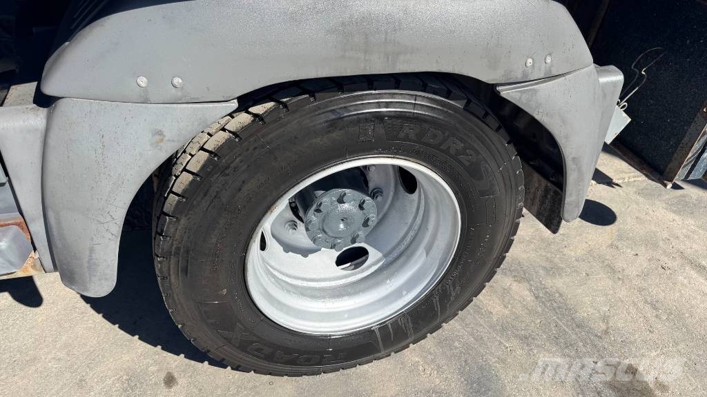 Mercedes-Benz ATEGO 1217 stake body - PALFINGER PK5000 - 5.1M Camiones bañeras basculantes o volquetes