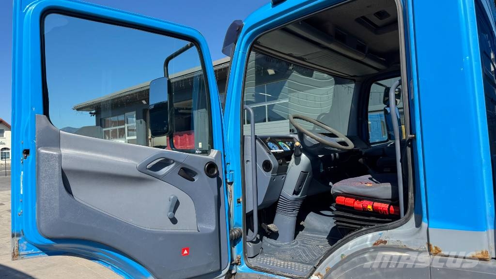 Mercedes-Benz ATEGO 1217 stake body - PALFINGER PK5000 - 5.1M Camiones bañeras basculantes o volquetes