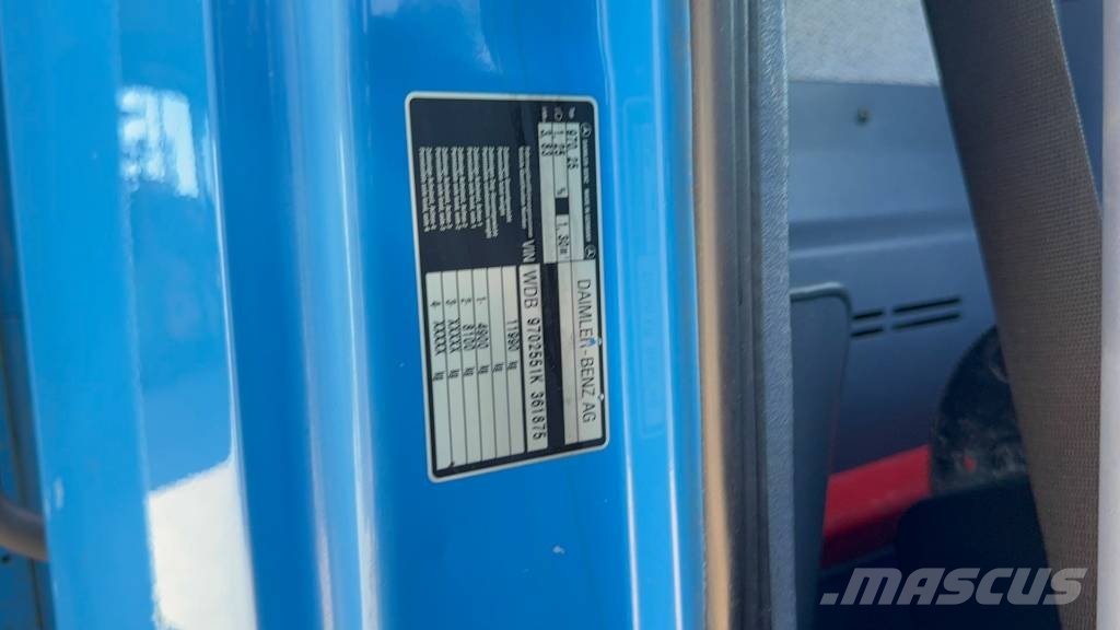 Mercedes-Benz ATEGO 1217 stake body - PALFINGER PK5000 - 5.1M Camiones bañeras basculantes o volquetes