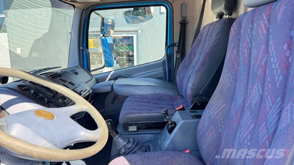 Mercedes-Benz ATEGO 1217 stake body - PALFINGER PK5000 - 5.1M Camiones bañeras basculantes o volquetes