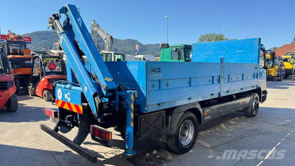 Mercedes-Benz ATEGO 1217 stake body - PALFINGER PK5000 - 5.1M Camiones bañeras basculantes o volquetes