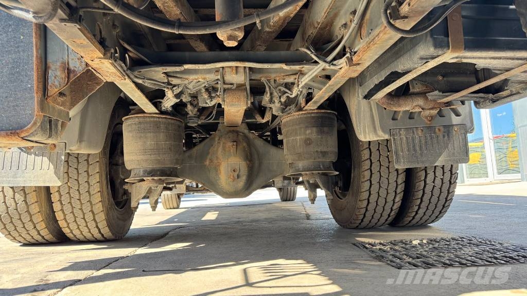 Mercedes-Benz ATEGO 1217 stake body - PALFINGER PK5000 - 5.1M Camiones bañeras basculantes o volquetes