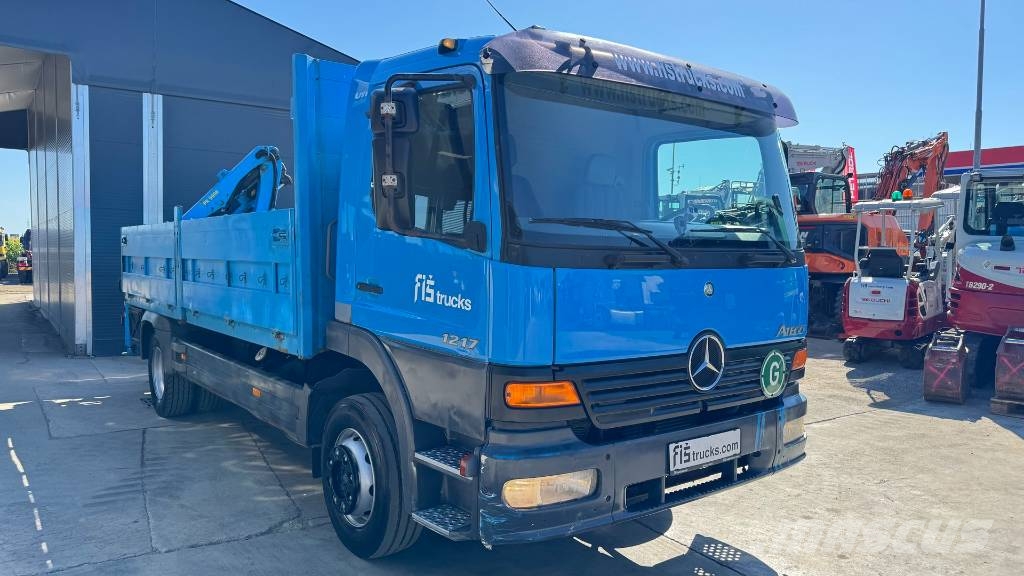 Mercedes-Benz ATEGO 1217 stake body - PALFINGER PK5000 - 5.1M Camiones bañeras basculantes o volquetes
