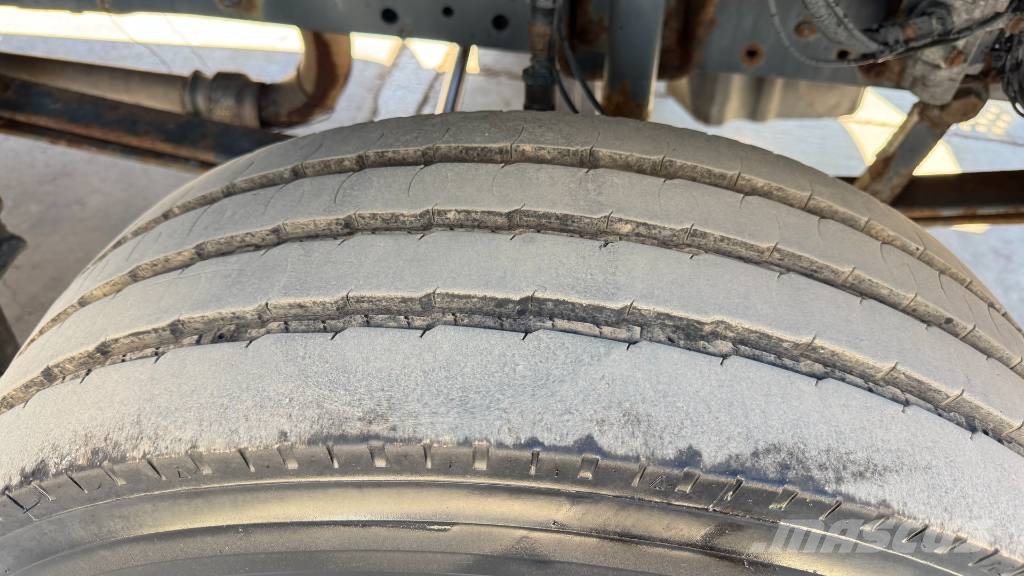 Mercedes-Benz ATEGO 1217 stake body - PALFINGER PK5000 - 5.1M Camiones bañeras basculantes o volquetes