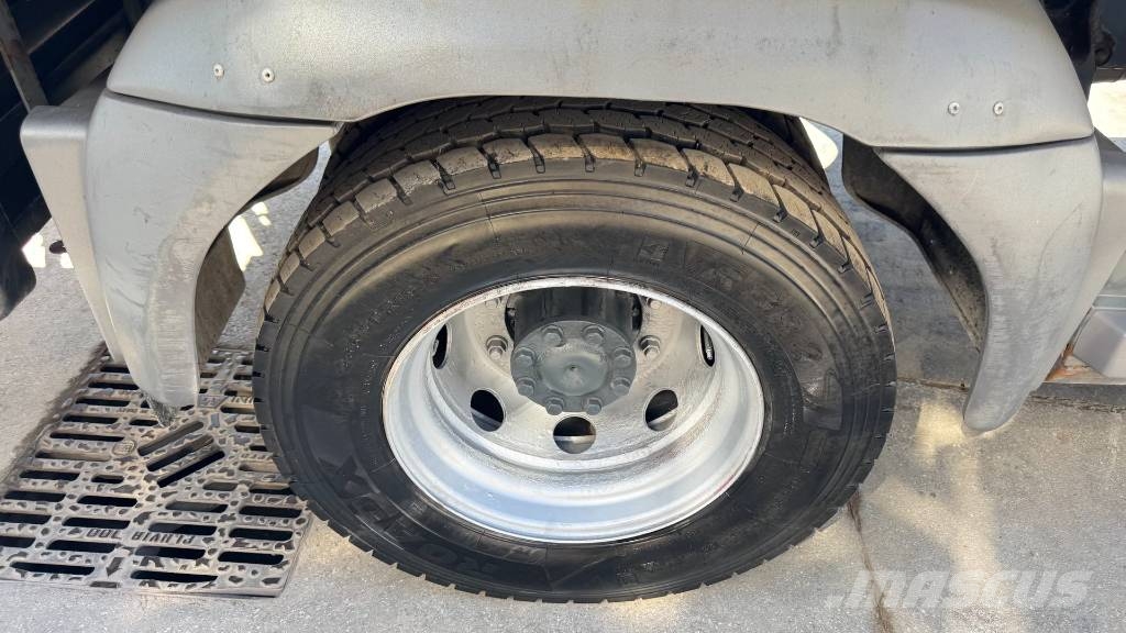 Mercedes-Benz ATEGO 1217 stake body - PALFINGER PK5000 - 5.1M Camiones bañeras basculantes o volquetes