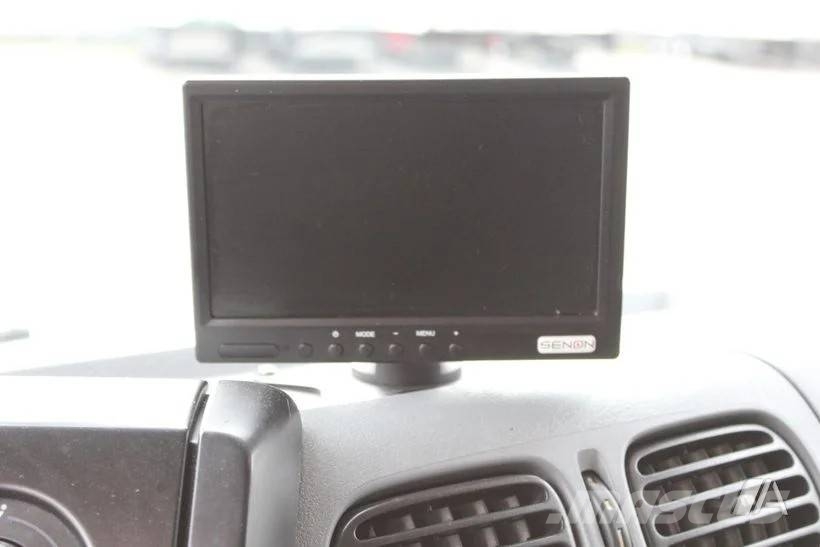 Renault D14-210 Caja rígida –FURGON- 006 Camiones caja cerrada