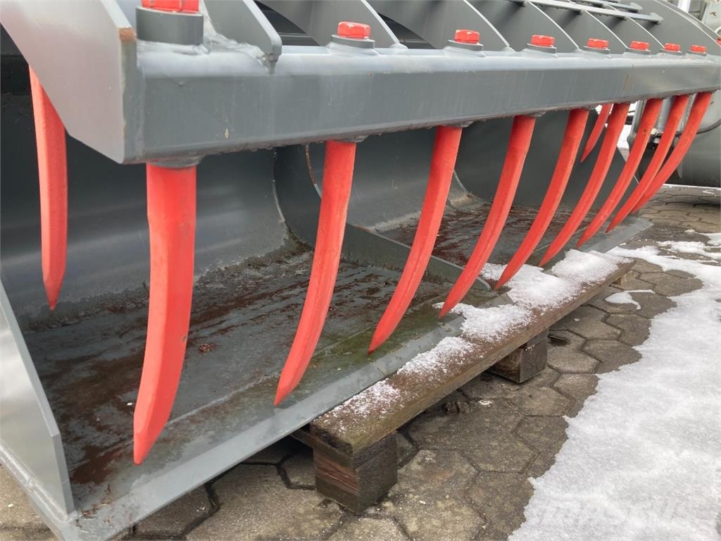 Bressel und Lade Silagebeißschaufel 2000mm Kašike / Korpe