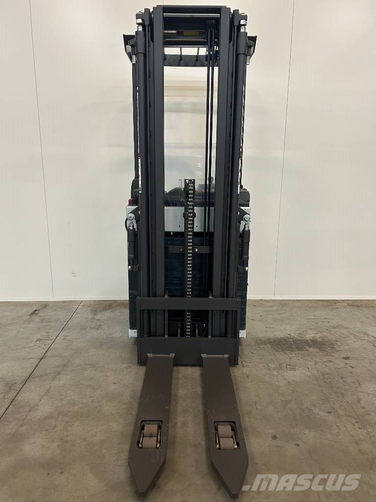 UniCarriers 160SDTFVH540AJN شاحنات مناولة ذاتية الدفع