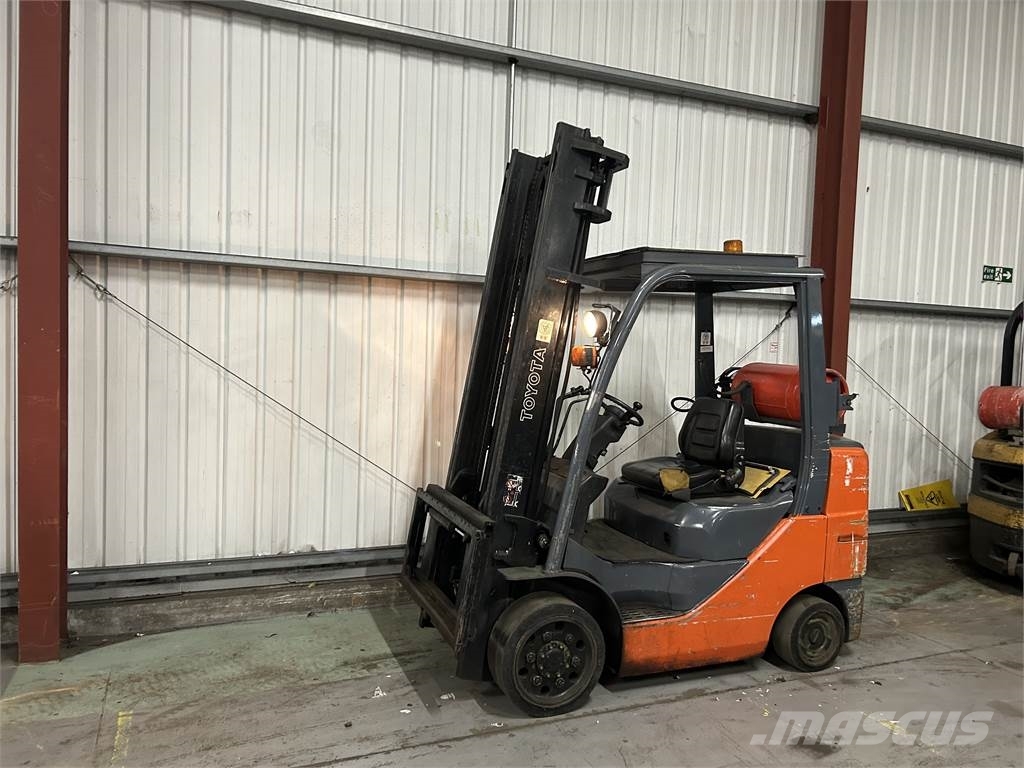 Toyota 8FGCU30 LPG forklifts