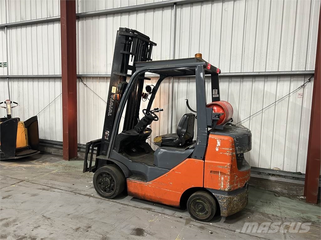 Toyota 8FGCU30 LPG forklifts
