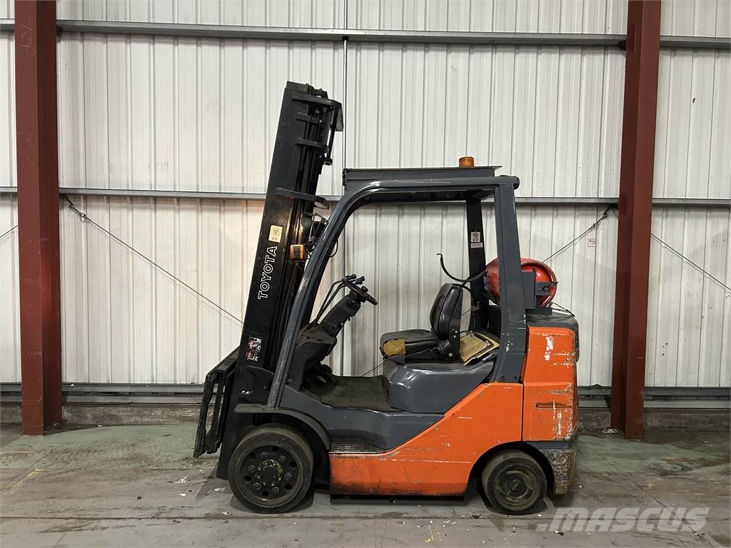 Toyota 8FGCU30 LPG forklifts