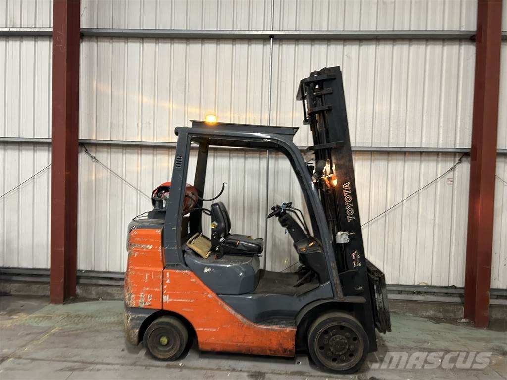 Toyota 8FGCU30 LPG forklifts